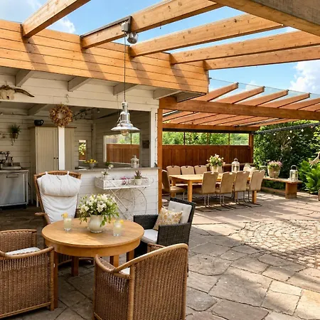 Fachwerk-villa Fuer 10 Mit Pool, Sauna, Fluegel, Kamin Casa vacanze